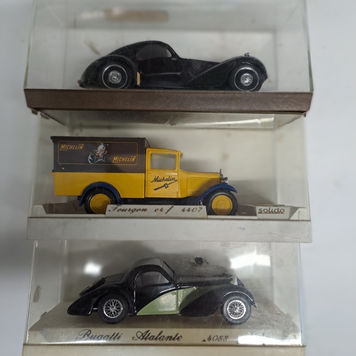 92 - 3 SOLIDO MODELS