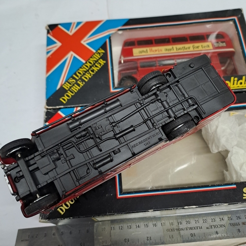60 - 1 SOLIDO BUS PLUS LARGER POSSIBLY RE-LIVERIED C'SM BUS IN INCORRECT SOLIDO BOX
