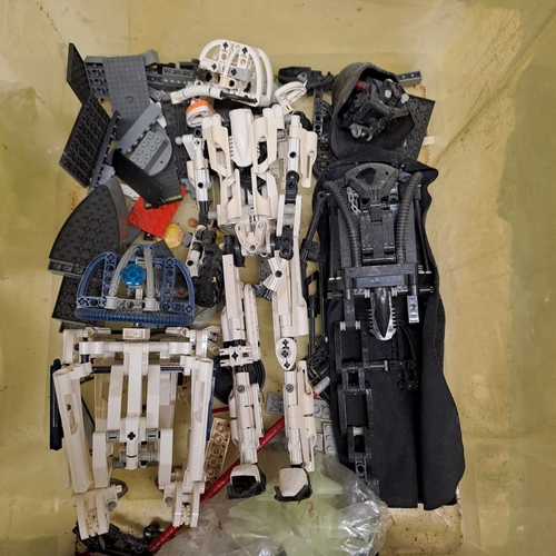 48 - BOX OF LEGO PARTLY DISASSEMBLED STAR WARS CHARACTERS + LEGO LAND KNIGHTS CATAPULT AND TRAY OF TENTE ... 