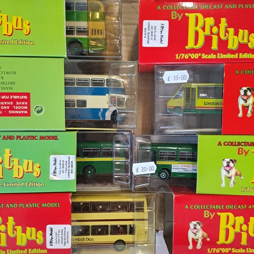 TRAY OF BRITBUS AND OXFORD DIECAST