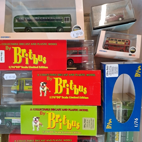 TRAY OF BRITBUS AND OXFORD DIECAST