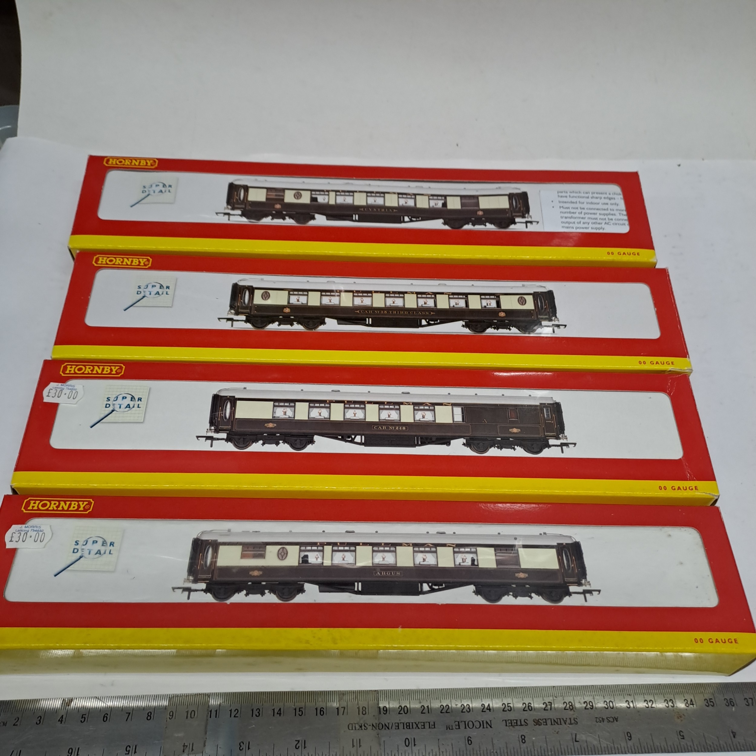 OO GAUGE MODEL RAILWAYS - HORNBY SUPER DETAIL PULLMAN COACHES (FUNCTION ...