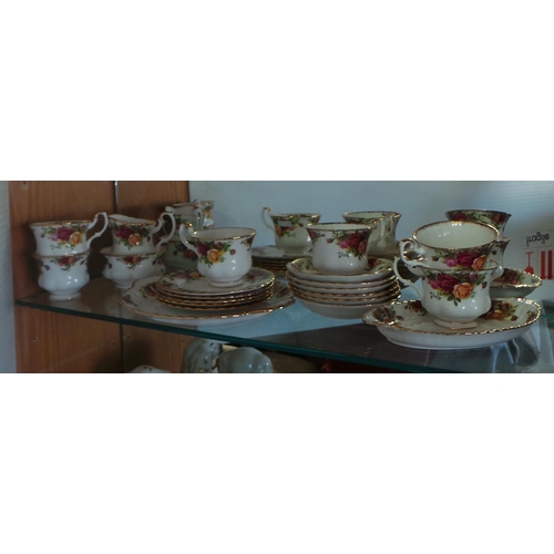 16 - 22 Piece Royal Albert Tea Set Old Country Rose