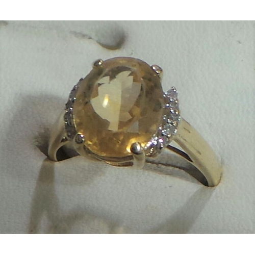 185 - 9ct Diamond and Citrine Ring