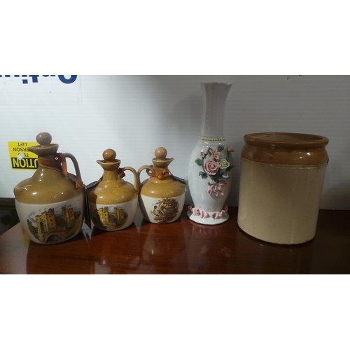 447 - Lot of 4 Pieces of Earthenware and Vase