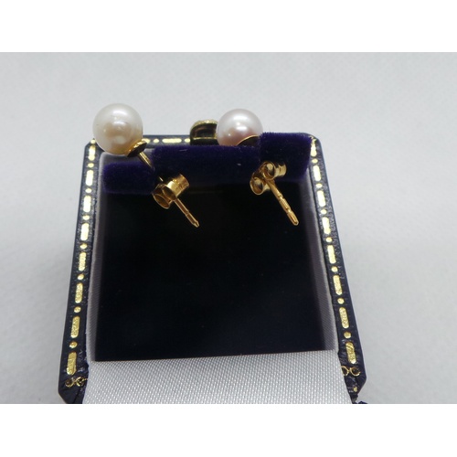 16 - Pair of 18ct Cultured Pearl Ear Rings, 9mm