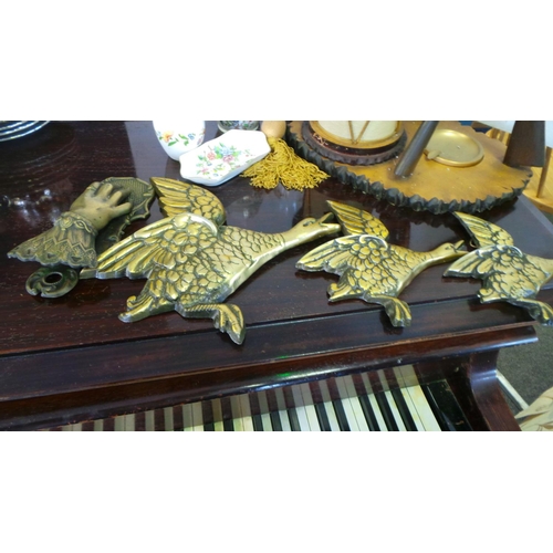 136 - Lot of 3x Brass Flying Duck Ornaments and Brass Door Knocker, And vintage car horn