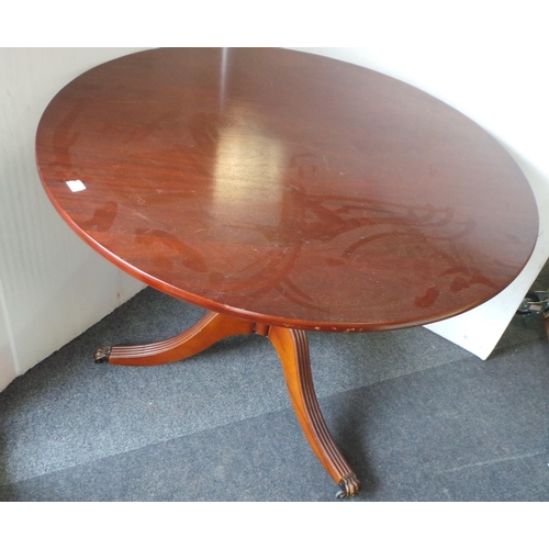 330 - Circular Table, Tilt Top