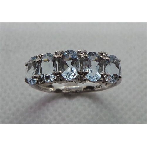 153 - 9ct white gold ring with blue stones. Size: N 1/2