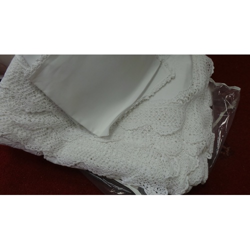 67 - Linen Comforter, 255cm x 260cm and Large White Cotton/Lace Table Cloth with 12 Napkins