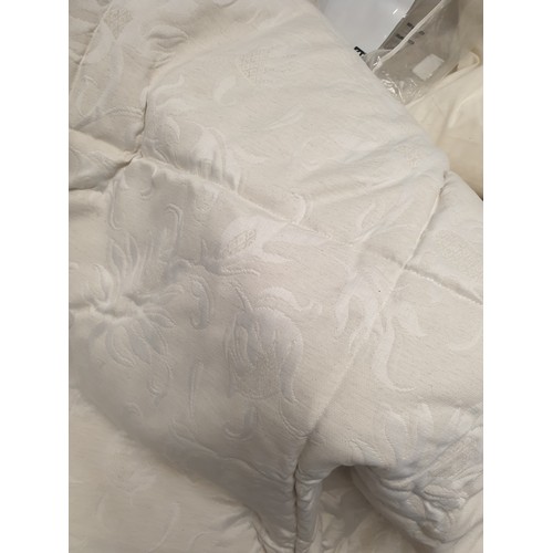 67 - Linen Comforter, 255cm x 260cm and Large White Cotton/Lace Table Cloth with 12 Napkins