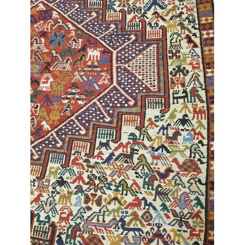 65 - Carpet Square, 190cm x 114cm