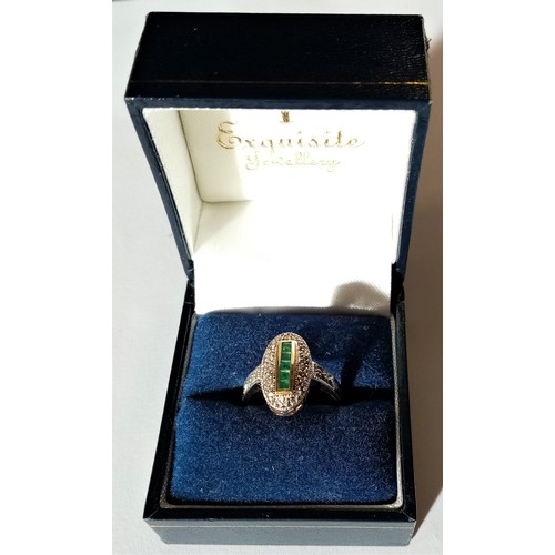 334 - 9ct Gold Diamond & Emerald Cluster Ring - Size: M