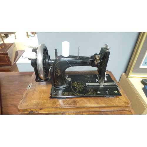 364 - Singer Sewing Machine with Inlaid Cover & Key for Lock