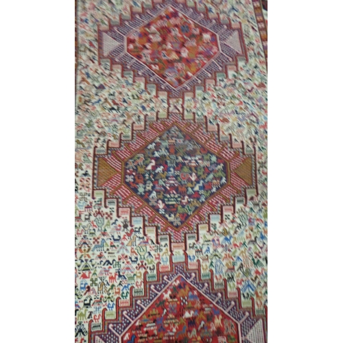 436 - Carpet Square - 190cm x 114cm