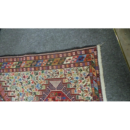 436 - Carpet Square - 190cm x 114cm