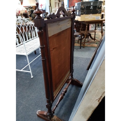 256 - Victorian Mahogany Fire Screen (h: 105cm x w: 68cm)