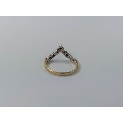 405 - 9ct Gold Wishbone Ring

Size Q 1/2