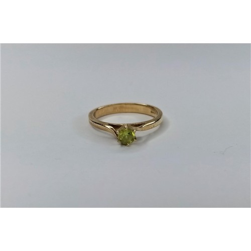 418 - 9ct Gold Peridot Pendant & Ring