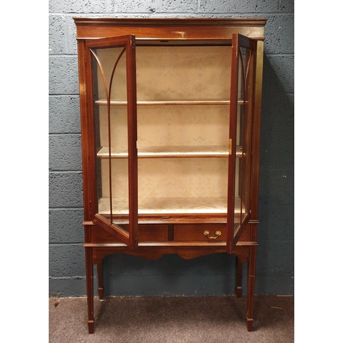 17 - Edwardian Mahogany 2 Door, 2 Drawer Display Cabinet

H:163 x W:91 x D:35cm