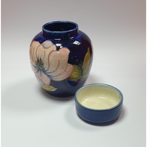 32 - Moorcroft Ginger Jar - Blue 

H:15cm