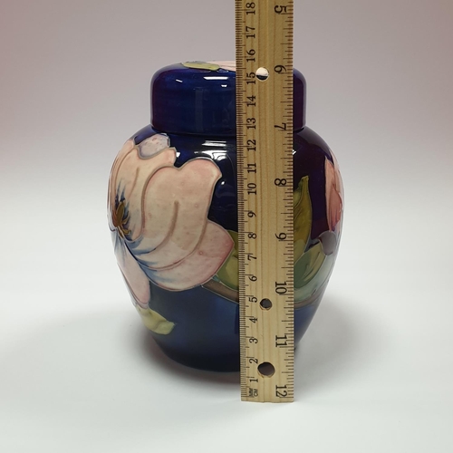 32 - Moorcroft Ginger Jar - Blue 

H:15cm