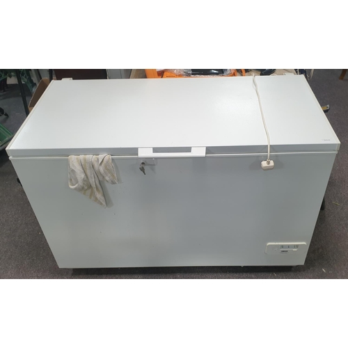 58 - Chest Freezer, H:86 x W:133 x D:68cm