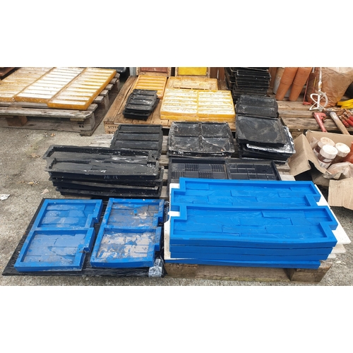 289 - Large Quantity of Moulds and Materials