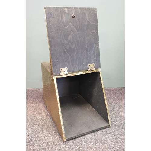 133 - Brass Coal Box with Shovel, H:28 x W:26 x D:40cm