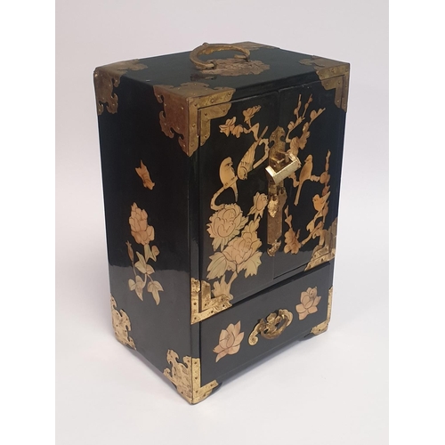 140 - Jewellery Chest, H:32 x W:20 x D:15cm