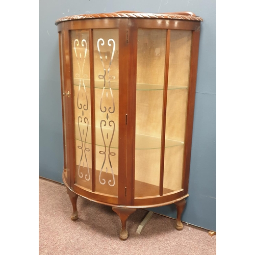 258 - Vintage Mahogany Bow Fronted Display Cabinet, H:123 x W:90 x D:34cm