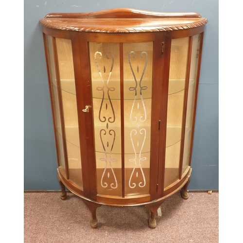 258 - Vintage Mahogany Bow Fronted Display Cabinet, H:123 x W:90 x D:34cm