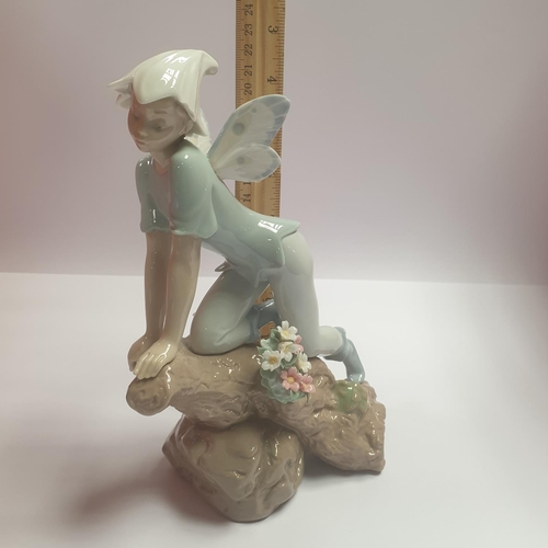 405 - Lladro Privilege Porcelain Figure In Original Box  Height 22cm