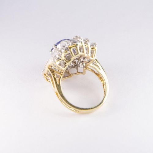 462 - 14ct Diamond & Sapphire Cluster Ring, Size: M