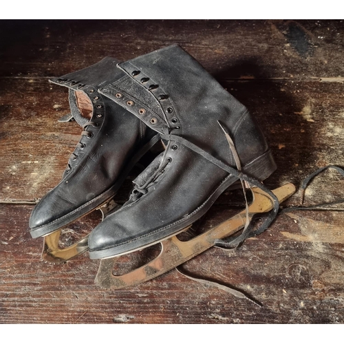 518 - Leather Antique Ice Skates - original Les Alexander Modell Wien (3 1/2 on sole)