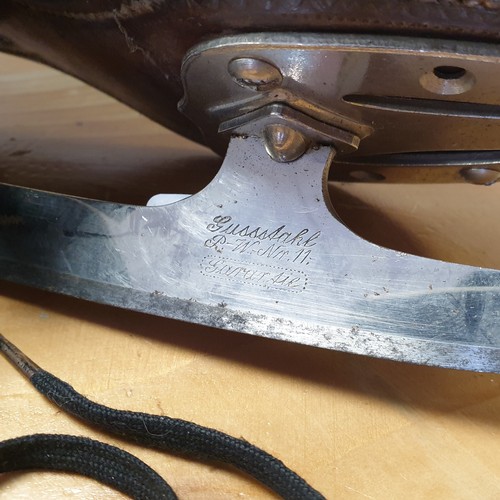 518 - Leather Antique Ice Skates - original Les Alexander Modell Wien (3 1/2 on sole)