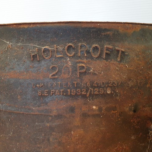 513 - Two Vintage Cast Iron Pots and Lids - Holcroft, 6 Pint and 20 Pint (Largest H: 20cm x L: 36cm x D: 2... 