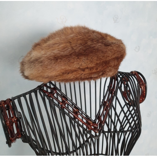 203 - Ladies Fur Hat And Stole by Vard & Vince Ltd. Dublin. Stole measures 39