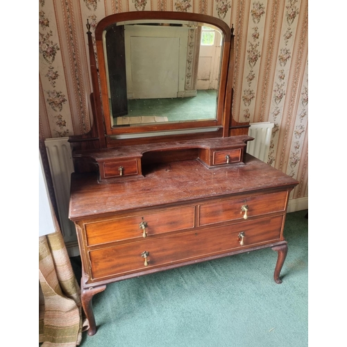 556 - Queen Anne Style Mahogany Dressing Table Chest, H:158 x W:122 x D:54cm