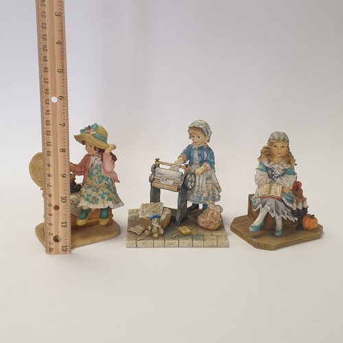 574 - Crisalis Collection by The Leonardo Collection Figurine, 