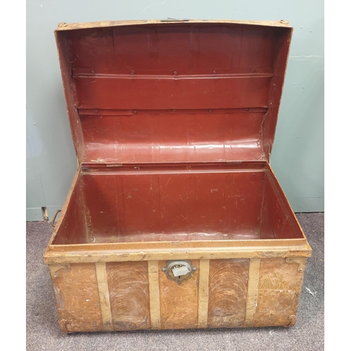 613 - Vintage Metal Trunk, H:46 x W:70 x D:50cm