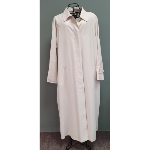 726 - A Damo Donna Cream Ladies Trench Coat, Size 18