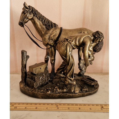 367 - Bronze Effect Farrier Ornament H:25 x W:25 x D:15cm