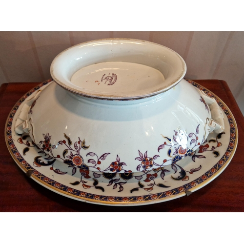 452 - Wedgwood Indiana Pattern Tureen and plate H:20 x W:38 x D:28cm (plate with bracket to hang on wall)