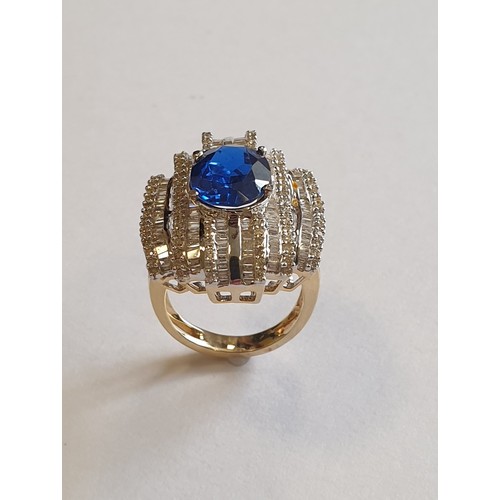 462 - 14ct Diamond & Sapphire Cluster Ring, Size: M