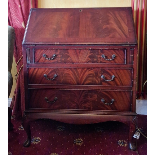 11 - Mahogany Queen Anne Style Fall Front Bureau with Leather Top, key included. H:96 x W:78 x D:46cm