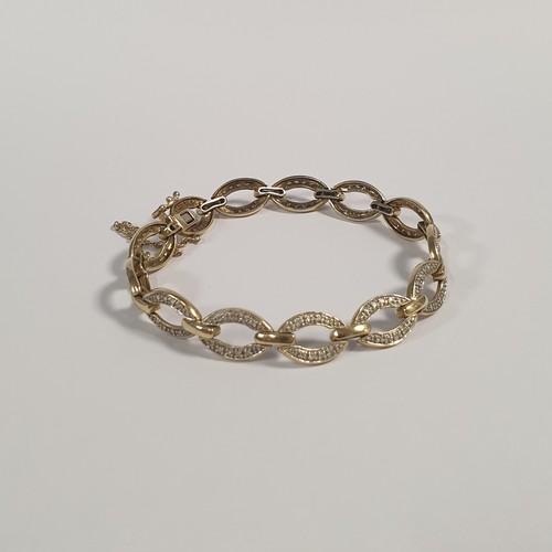 481 - Gold and Diamond Bracelet, 12.9g