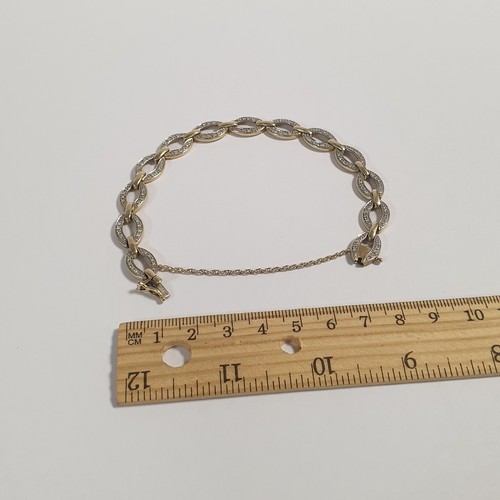 481 - Gold and Diamond Bracelet, 12.9g