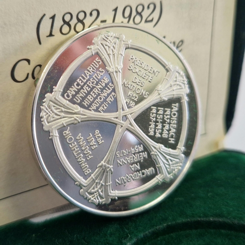 484 - Cased Eamon de Valera  (1882 - 1982) Commemorative Medal with Certificate Irish Silver.  Numbered 01... 