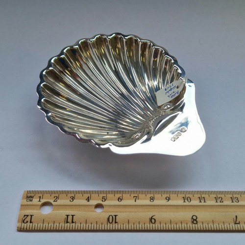 496 - Silver Shell Butter Dish, JR Sheffield, 1903. Total Weight 54g